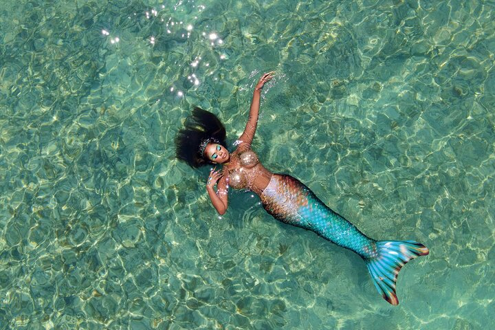 Private Mermaid Dronephotoshoot on Cayman Island with accessories - Photo 1 of 2